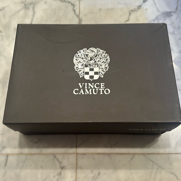 Vince Camuto Peera Cutout Black Leather Ankle Bootie Boots Size 8. EUC. - Picture 6 of 6